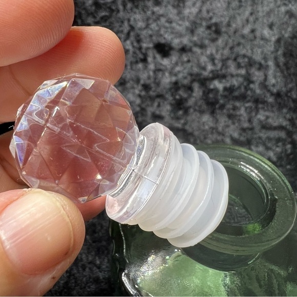 Green decanter bottle Sage green - Picture 4 of 12